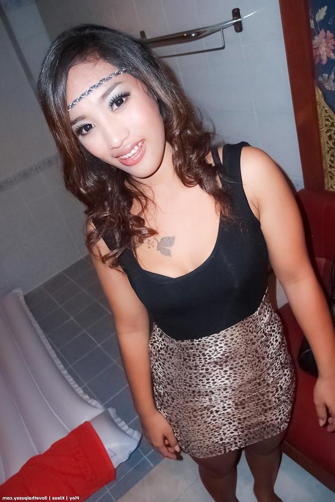 15P Rare pics of real Thai soapy massage girl fucked