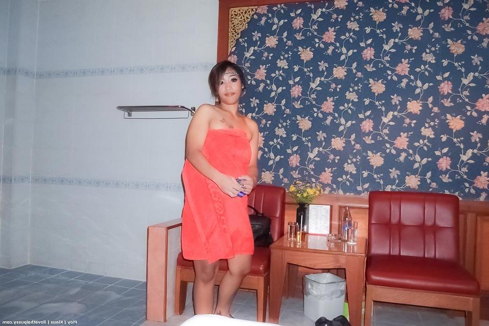 15P Rare pics of real Thai soapy massage girl fucked
