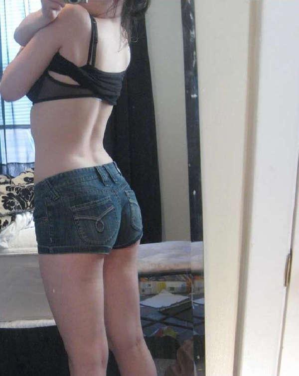 16P Sultry sexy amateur chick camwhoring