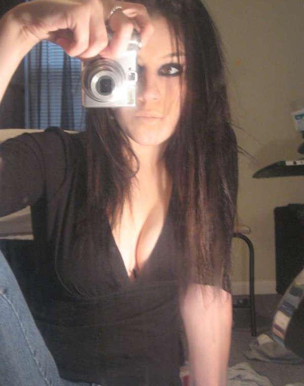 16P Sultry sexy amateur chick camwhoring