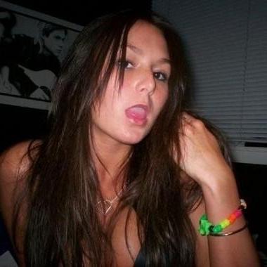 16P Bootylicious babes showing off their wares