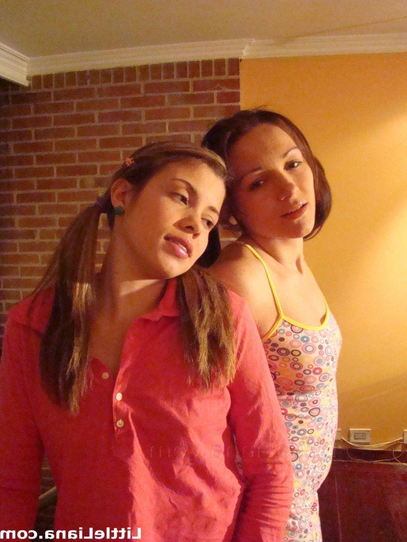 16P Cute teens in amazing lesbian sex game on the bed