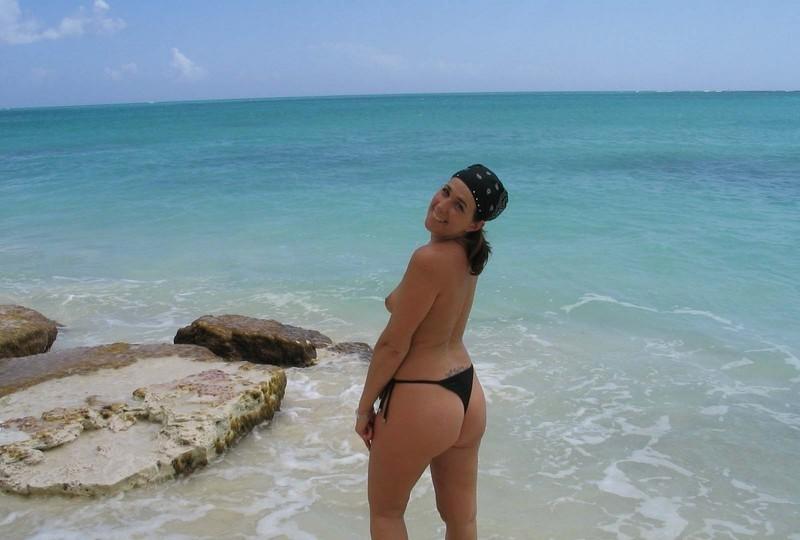8P Sexy Outdoor milfs walking around nude