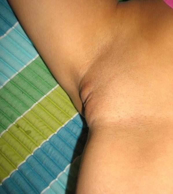 16P Pretty GF shows off her gorgeous naked body