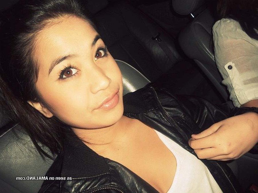 15P Collection of a sexy Oriental chick's selfpics