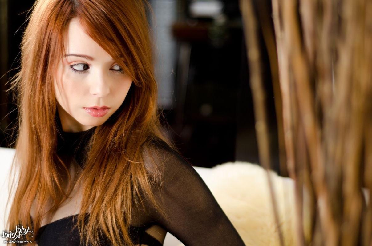 16P Ariel Rebel teasing in sexy body with open pussy lips