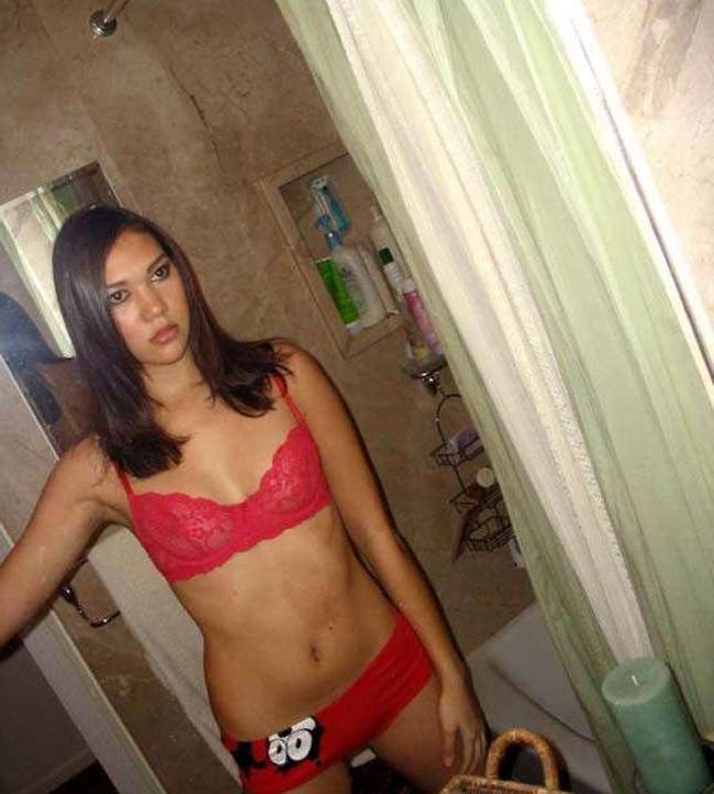 15P Photos of sexy Oriental girlfriends