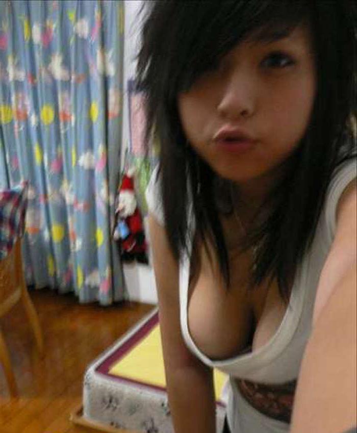 15P Pictures of lovely Oriental teens