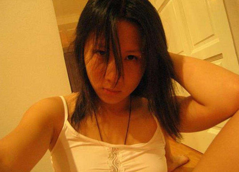 15P Pictures of an amateur Oriental sex kitten