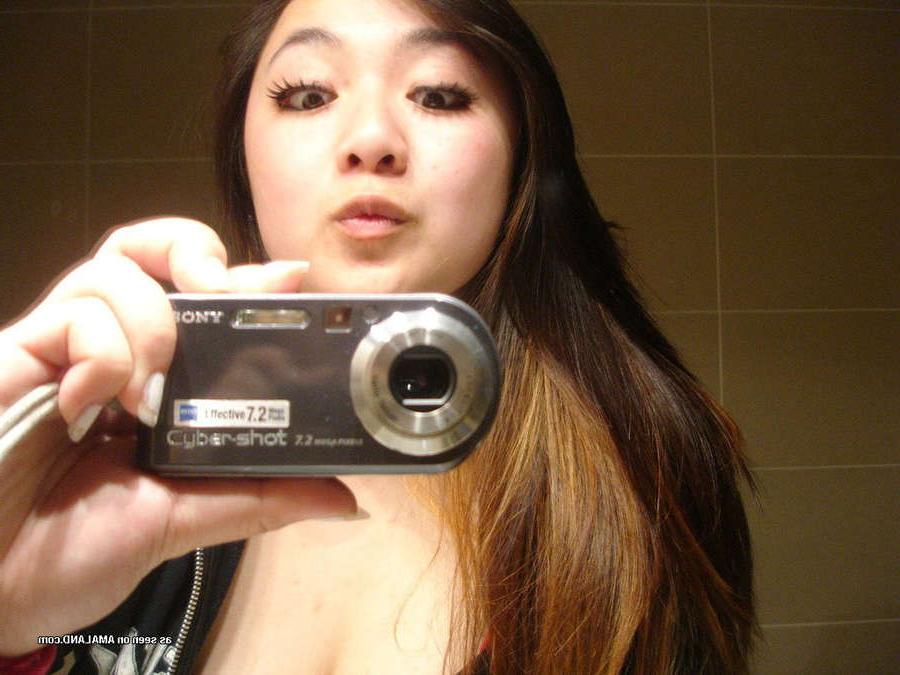 15P Photos of a busty Asian selfshooter