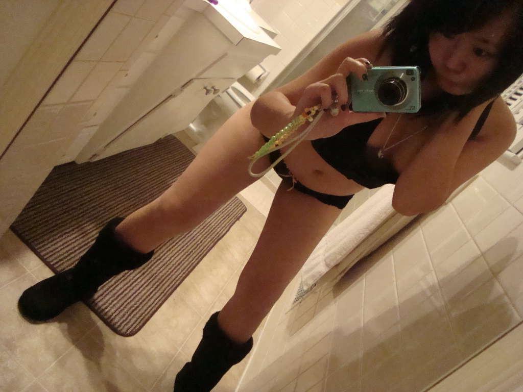 15P Photos of hot and sexy Oriental babes