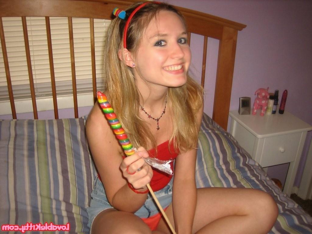 15P Kitty with a Lollipop and vibrator
