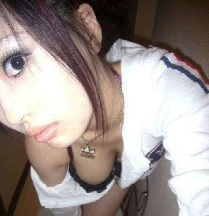 15P Pictures of random Oriental hotties