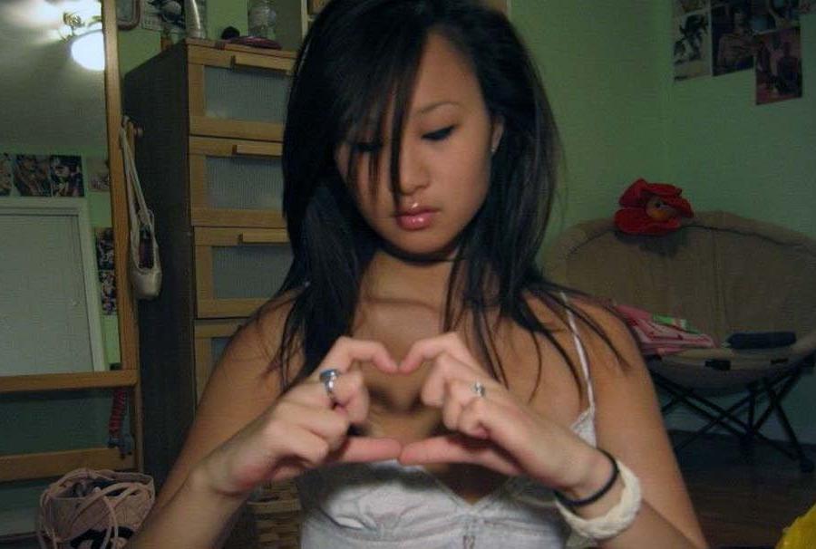 15P Photo set of various amateur kinky Oriental girlfriends