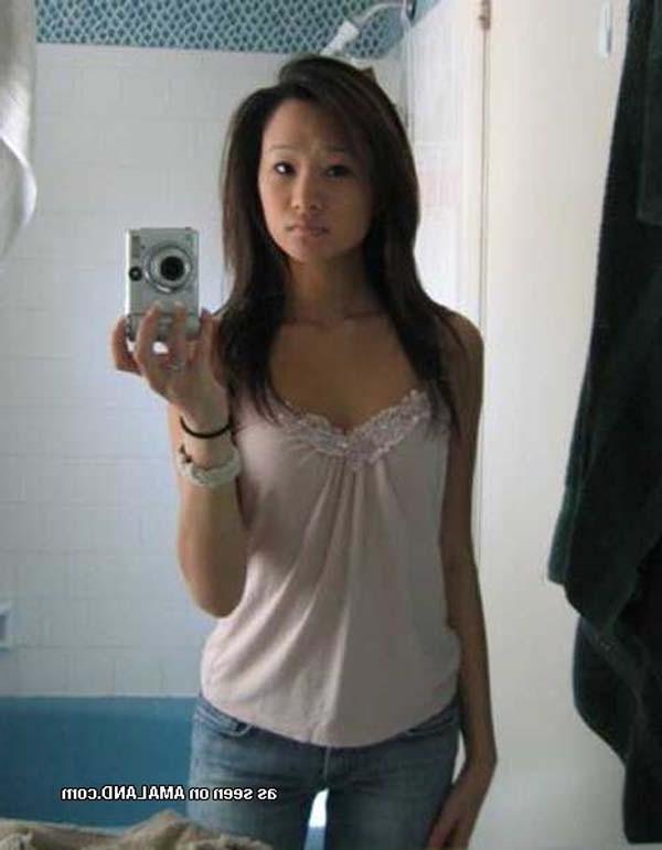 15P Photo set of various amateur kinky Oriental girlfriends