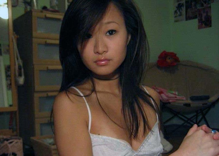 15P Photo set of various amateur kinky Oriental girlfriends