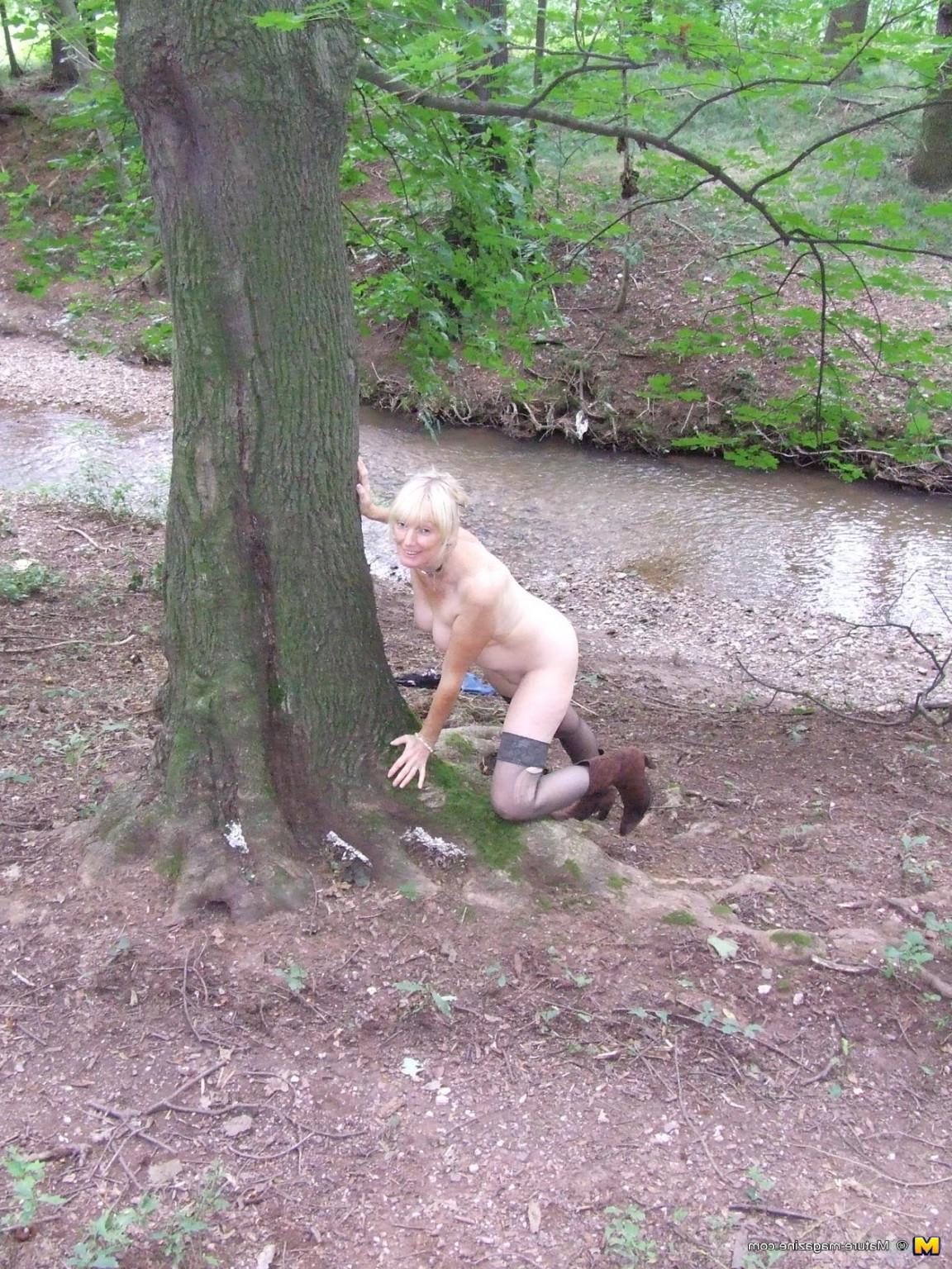 16P Blonde mature slut playing naked in the forest