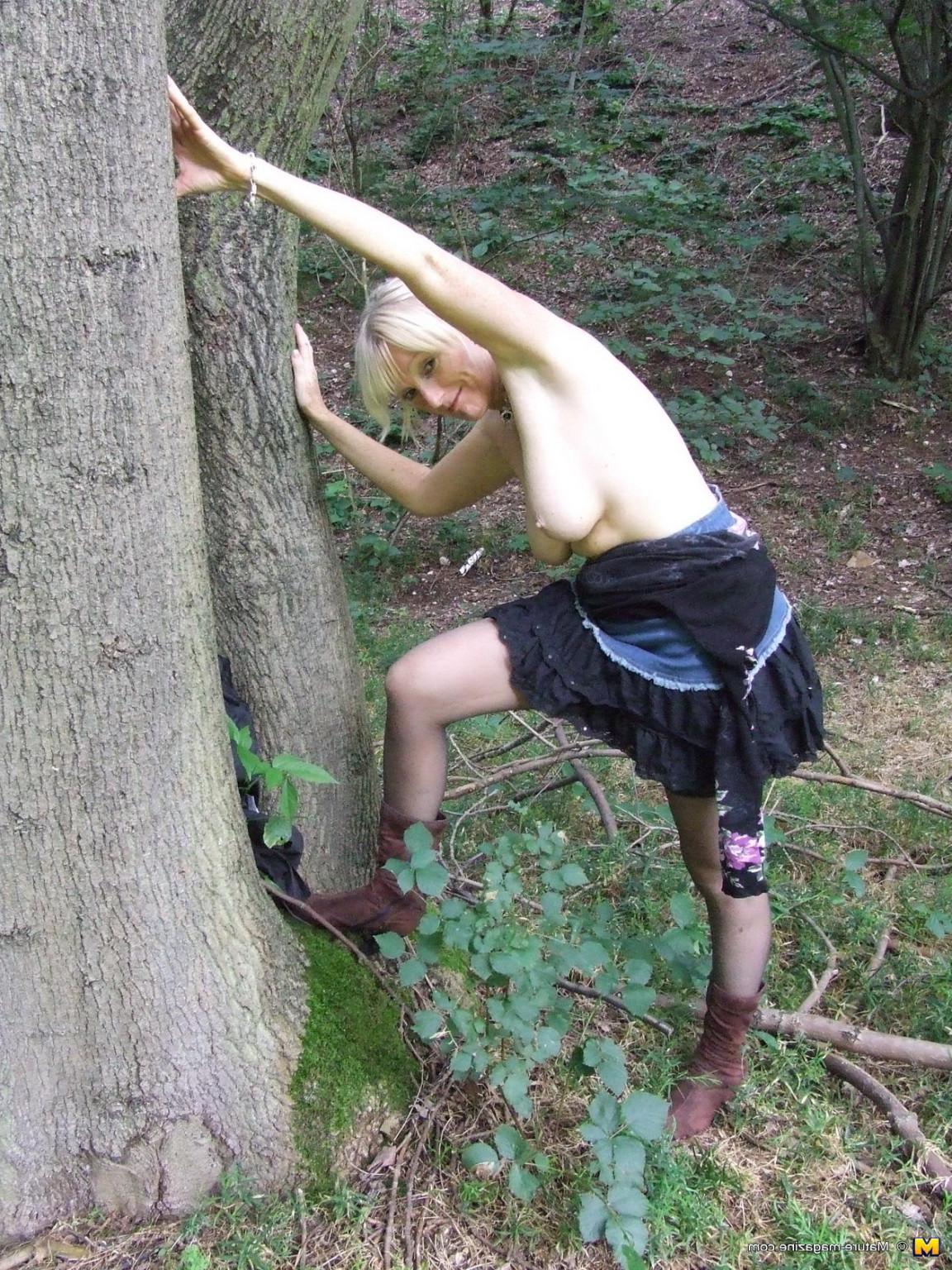 16P Blonde mature slut playing naked in the forest