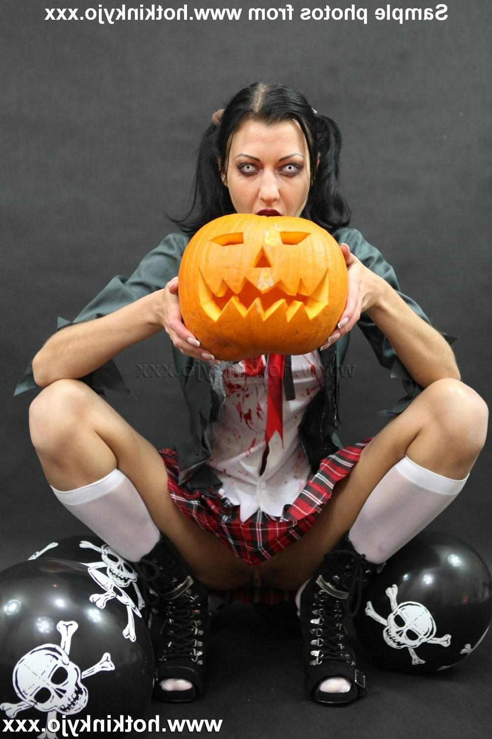 15P HotKinkyJo in halloween costume inserts toy into ass