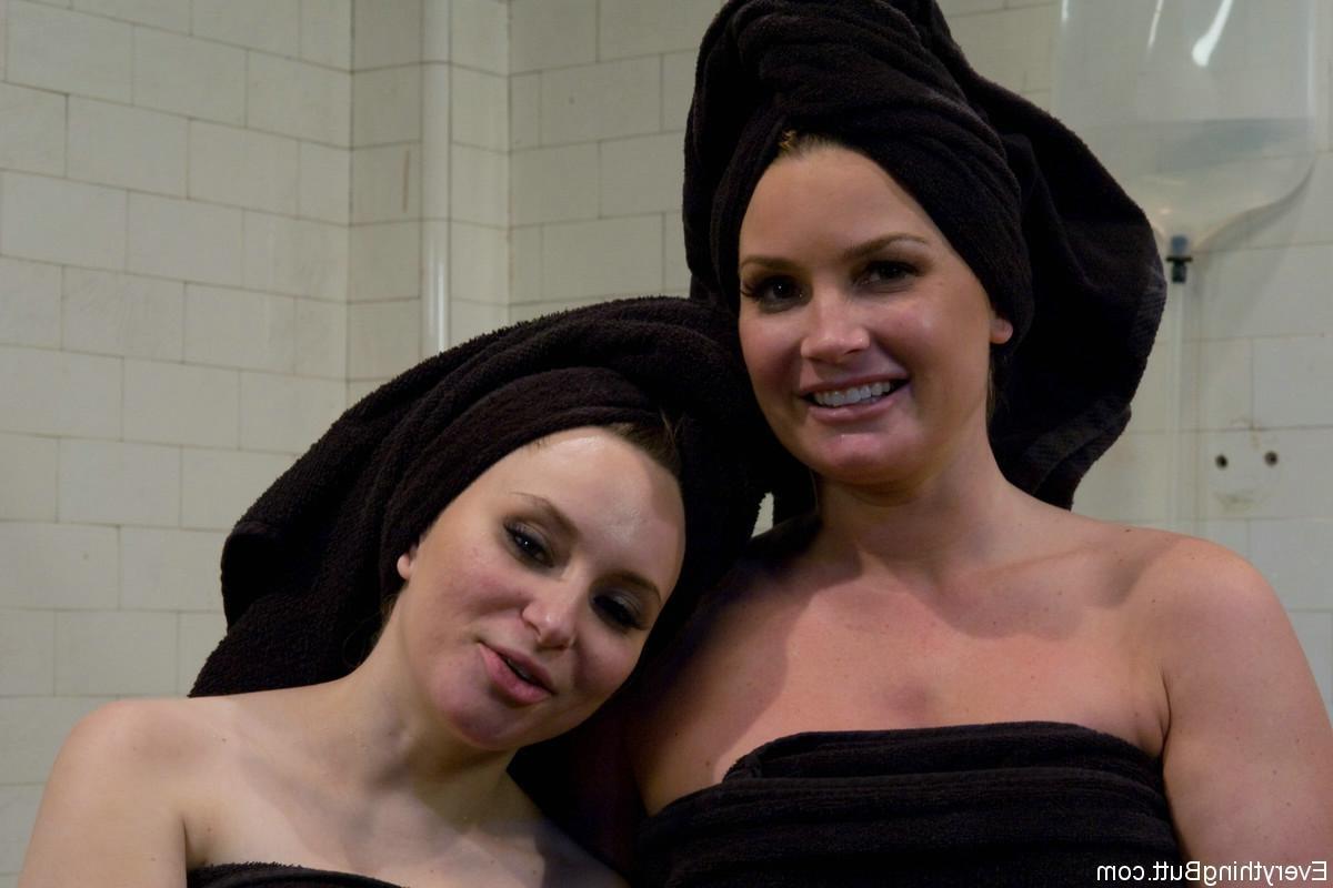 24P Two kinky lesbians deep penetrated each other assholes