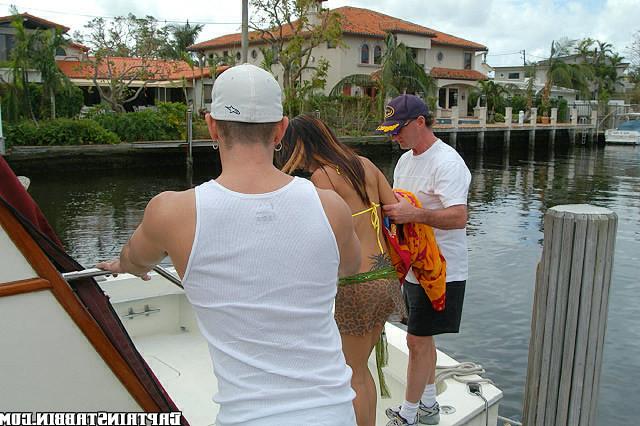 15P Hot as hell brunnette gets double teamed on her first boat ride