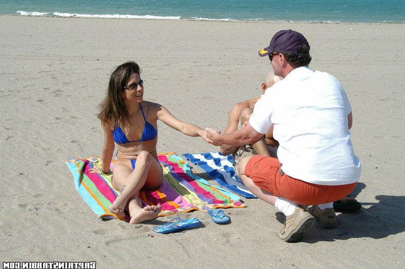 15P Hot brunnette babe and her sexy bikini get analized on her first boat ride