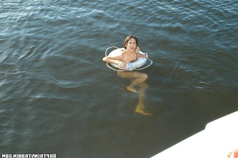 15P Hot brunnette babe and her sexy bikini get analized on her first boat ride
