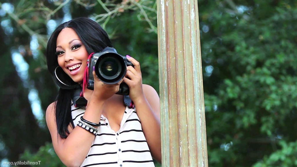 16P Exotic Leilani Leeane gives her ass to a white guy