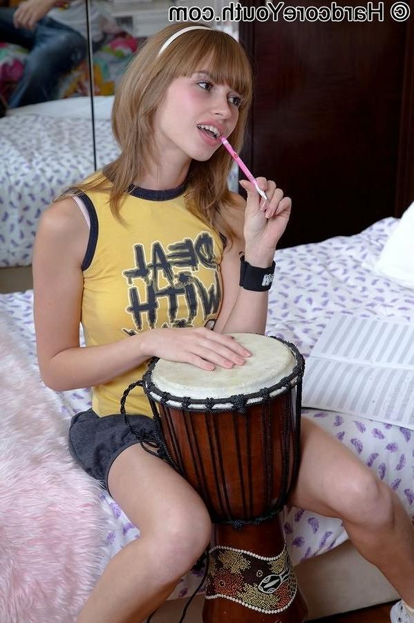 16P Sex hungry teen getting her anal hole pulled on massive cock
