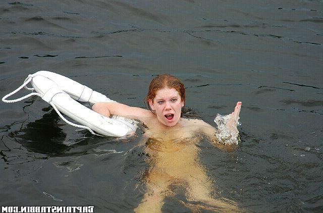 15P Cute babe gets banged and thrown off the back of a boat