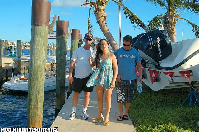 15P Cute amateur babe catches a facial on her first boat ride