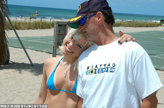 15P The stabbin claims this tight blonde over the side of the boat