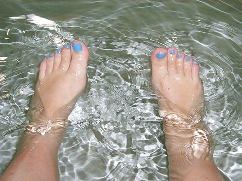4P Feet with blue toes
