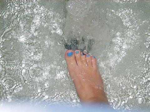 4P Feet with blue toes