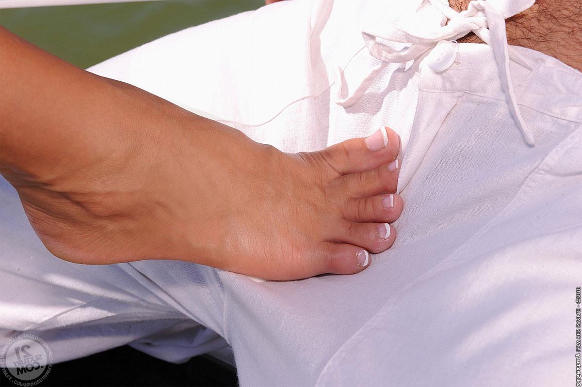 20P Foot fetish fantasy, lesbian leg sex, footjobs, stockings, pantyhose, nylons, st