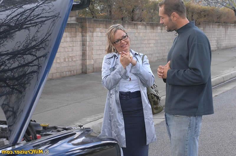 16P Stranded milf gets fucked in her ass to pay for car repair
