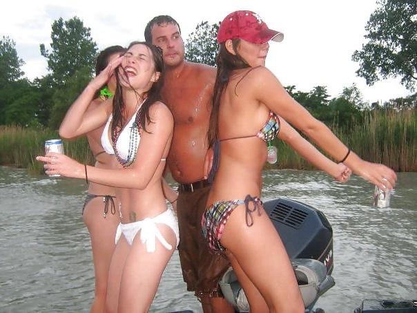 25P Wonderful Body on this Busty Brunette