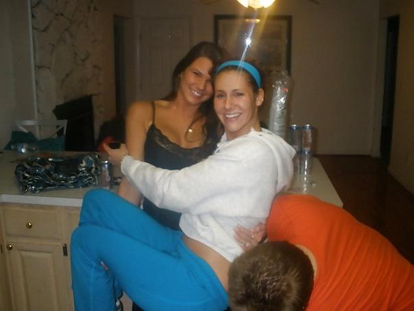 25P Wonderful Body on this Busty Brunette