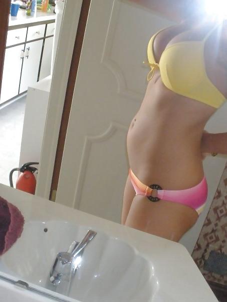 25P Wonderful Body on this Busty Brunette