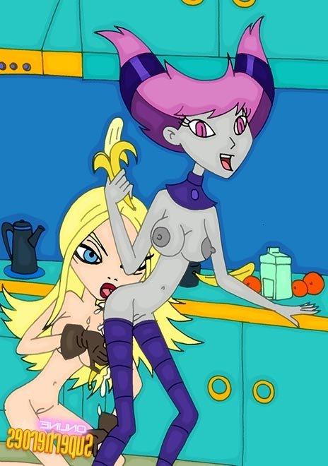 12P Jinx strokes dong before gets poked in the lockerroom