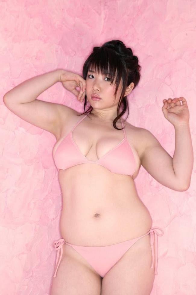 15P Busty curvy asian girls get naked