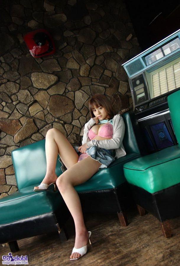 15P Japanese Sumire Aida poses in lingerie showing ass