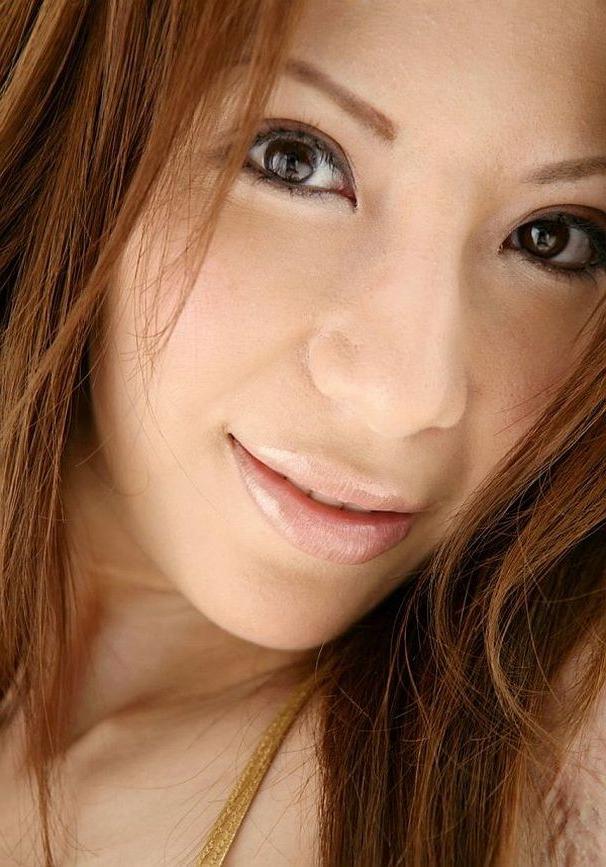 15P Busty asian idol Mirai showin her body and titties