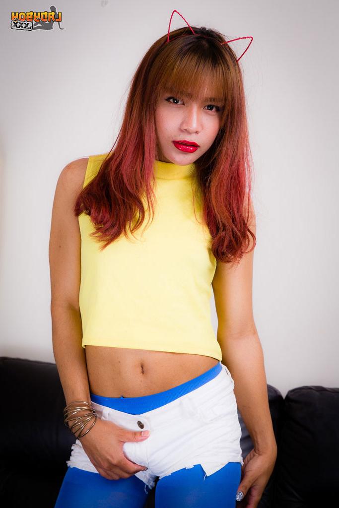 15P Ladyboy Rose Cums in Blue