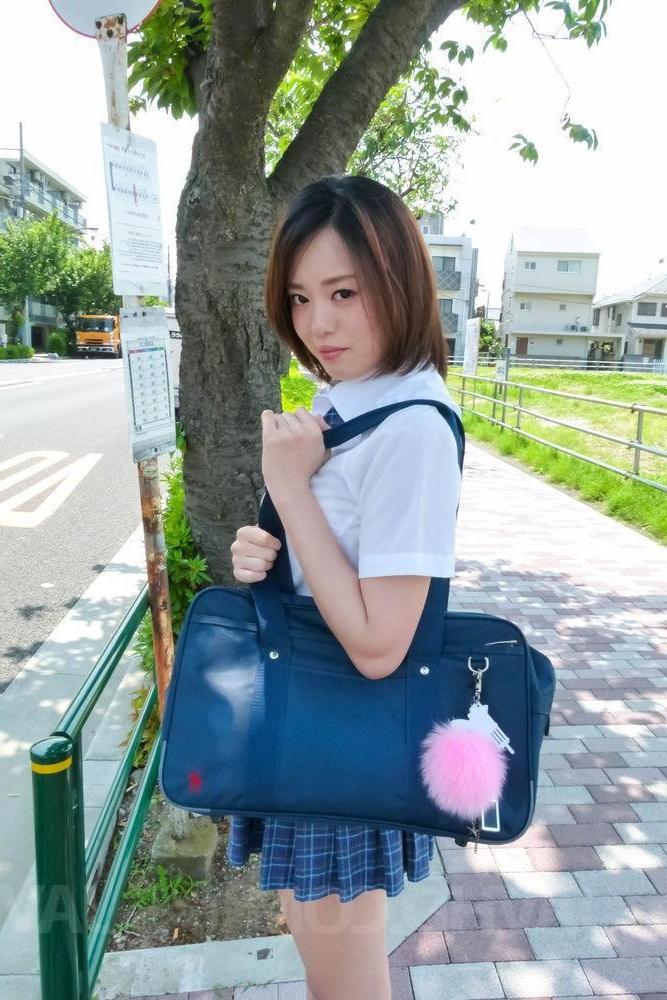 15P Yuna Satsuki Asian has big tits exposed and sucks dicks on subway