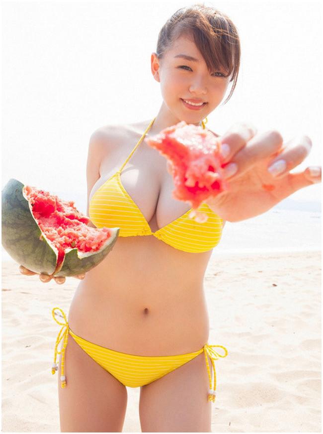 14P Curvy busty asian gfs posing for the camera