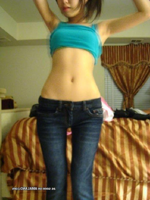 10P Naughty Asian babe posing sexy in the bedroom