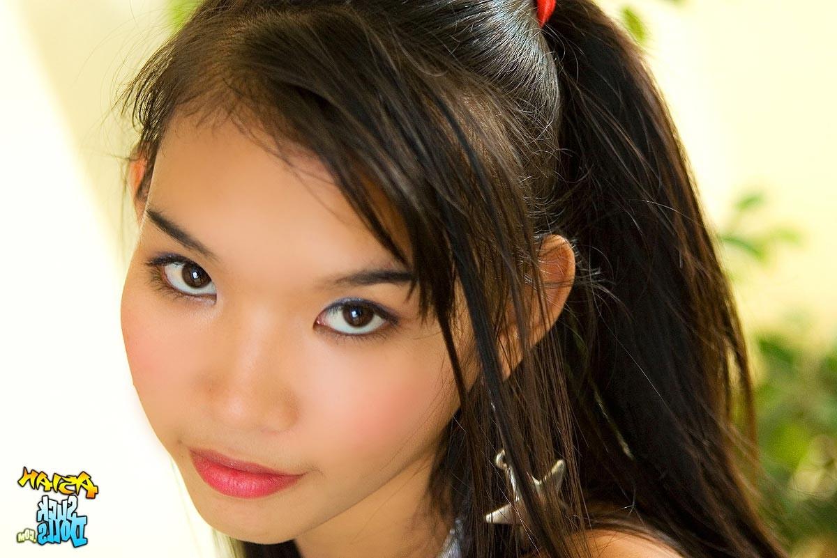 15P Watch sexy Thai babe Kip strip for you