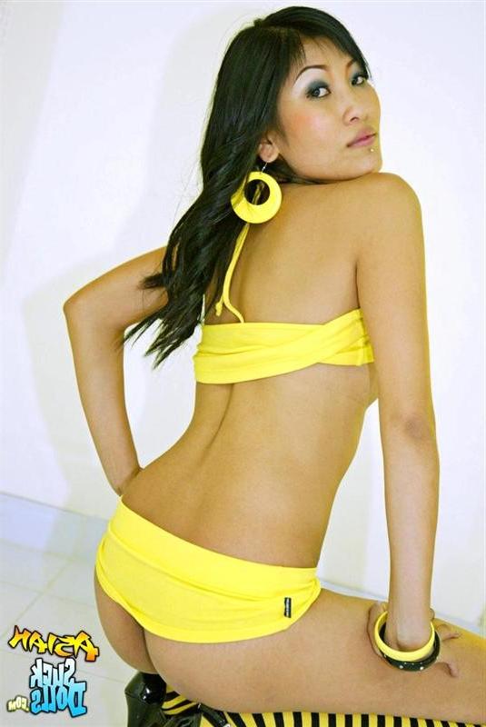 15P Thai cutie Bee well definitly make ur cock swollen