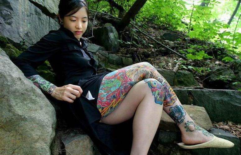 18P beautiful busty asian tattoed teen poser outdoor